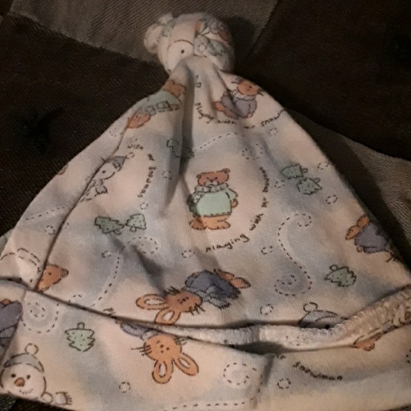 2-- BABY HATS 6--9 MONTHS  AND NEWBORN. - Picture 4 of 6